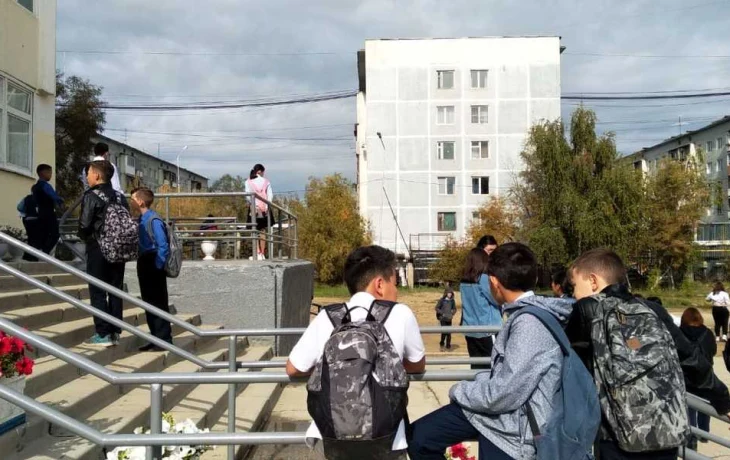 В Минпросвещения назвали максимальную цену подарка учителю на выпускной