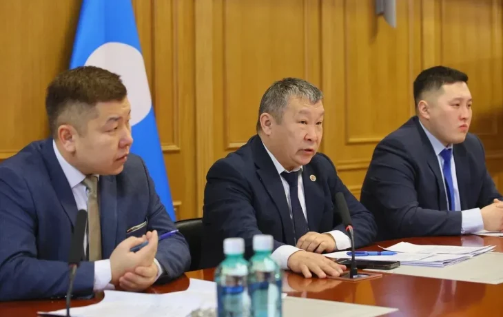 Дмитрий Садовников поручил ускорить завоз грузов в Арктику