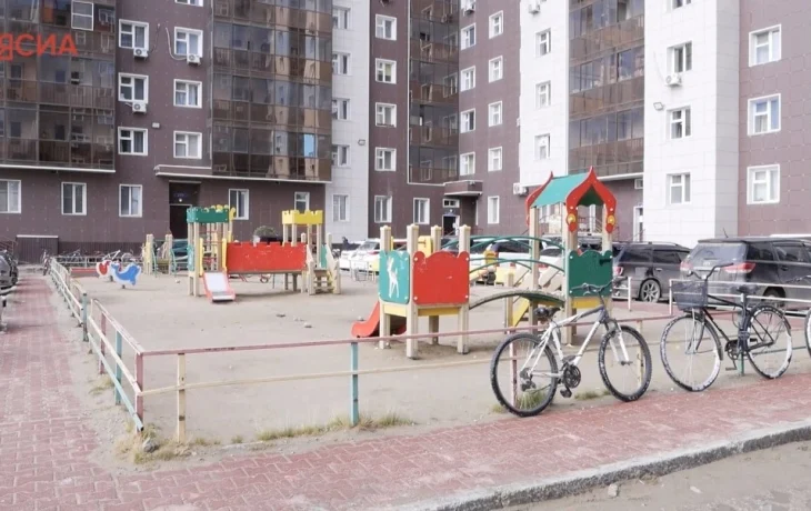 Жильцы многоэтажки в Якутске несколько лет страдают от прорывов канализации и промерзания квартир