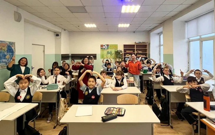 Народная программа партии &laquo;Единая Россия&raquo; оживила школьные будни: в Якутске прошли уроки добра