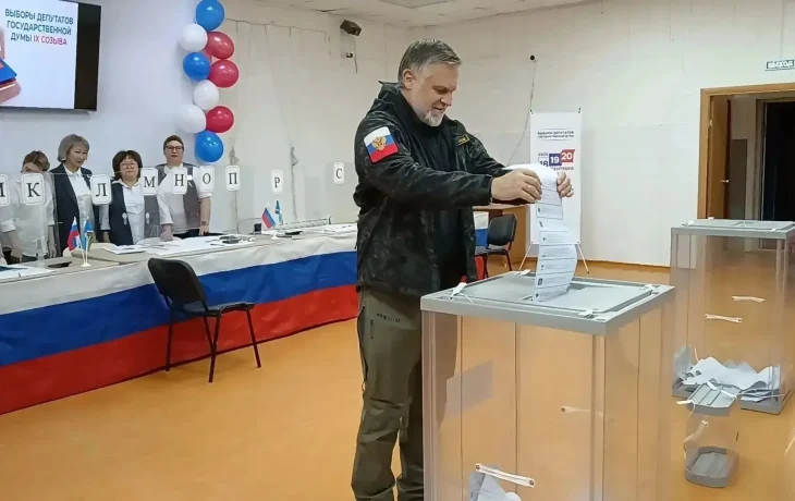 Члены правительства Якутии принимают участие в голосовании на выборах в Госдуму