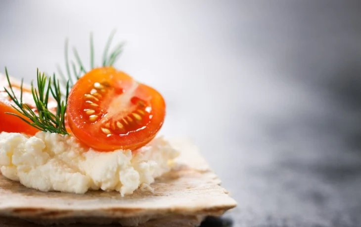 Роллини с&nbsp;творогом и&nbsp;вялеными помидорами: ароматная закуска к&nbsp;столу&nbsp;&mdash; вкуснятина, от&nbsp;которой можно сойти с&nbsp;ума