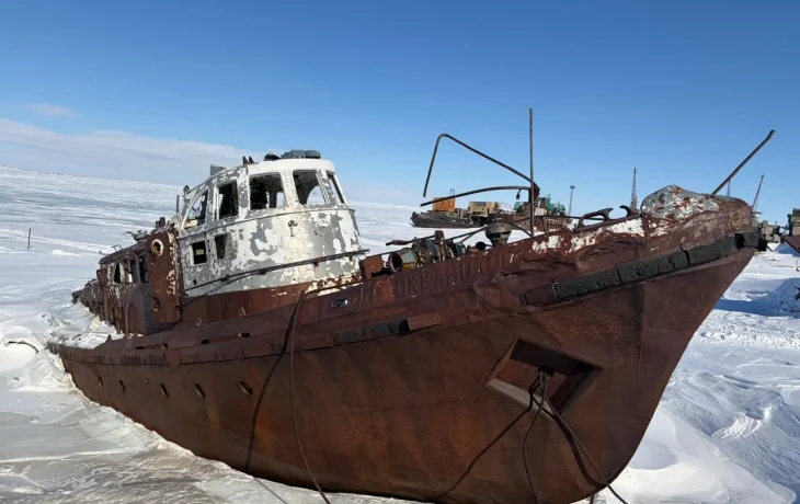 Из акватории морского порта Тикси вывезут судно &laquo;Океанолог&raquo;