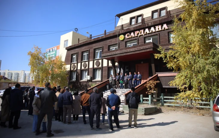 Мемориальную доску памяти Ивана Спиридонова открыли в Якутске