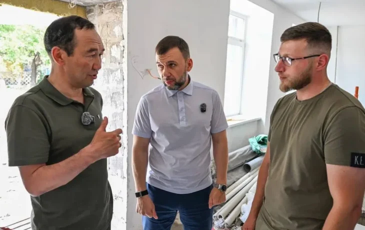 Айсен Николаев и Денис Пушилин проверили ход восстановительных работ в Докучаевске