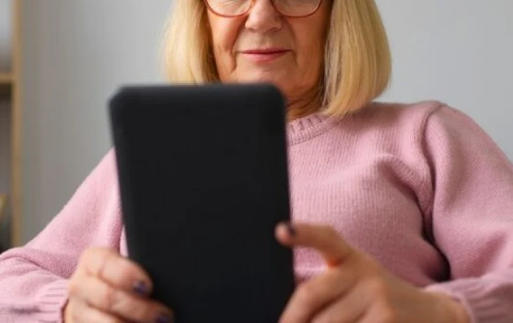 60-летняя жительница Якутии, пытаясь купить игровую валюту, отправила мошенникам более 127 тысяч рублей