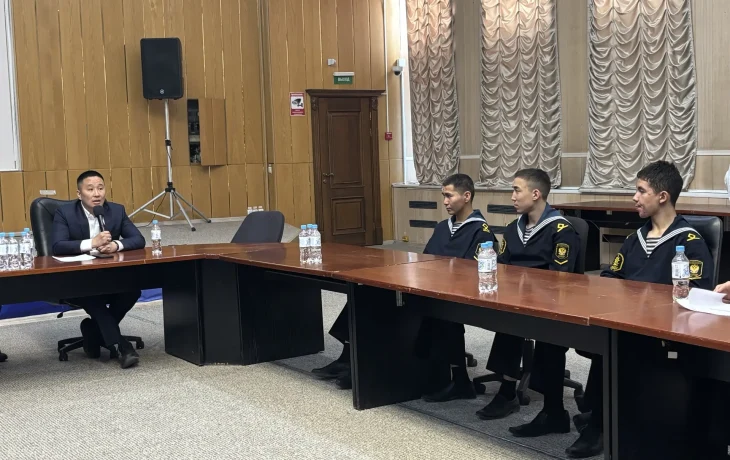 Пётр Шамаев обсудил с будущими транспортниками развитие инфраструктуры севера Якутии