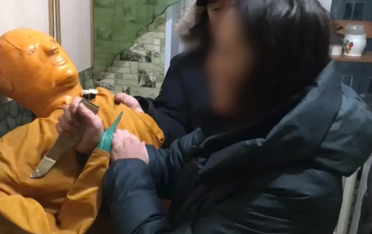 Завершено расследование убийства в Якутске: женщина ударила ножом мужчину во время застолья