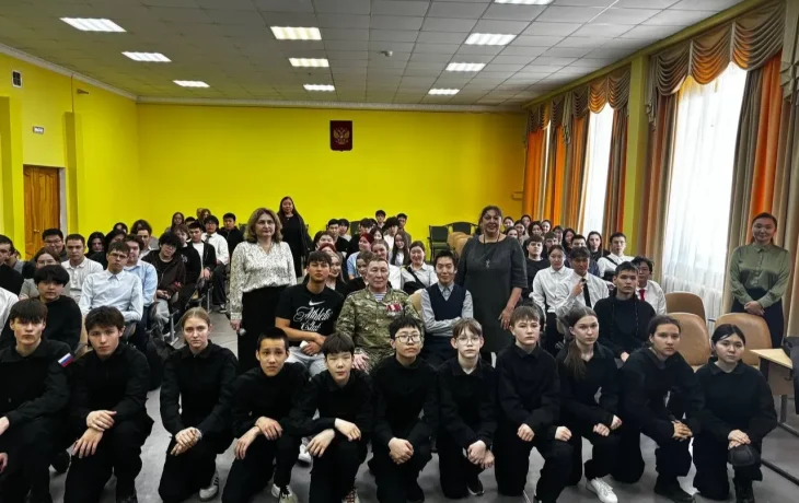 Герой России Александр Колесов провёл урок мужества для школьников Якутска