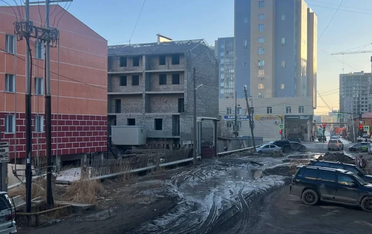 Бастрыкин потребовал доклад по разбитой дороге на улице Строда в Якутске