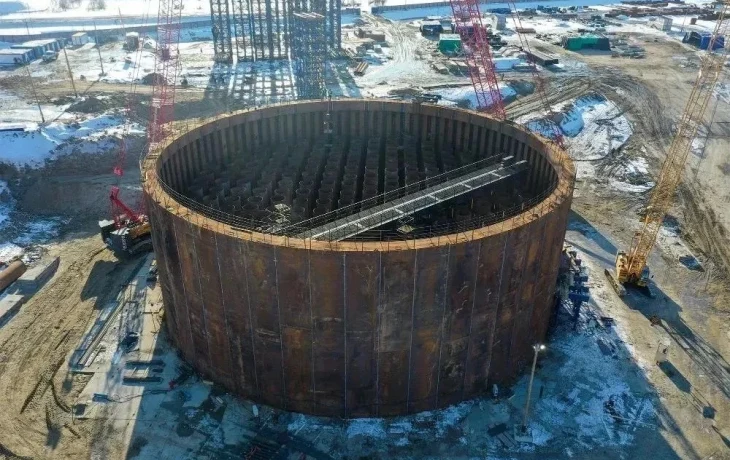 Коффердамы Ленского моста готовят к выводу в русло реки