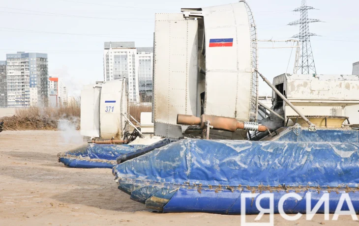 Порядка 10 аэроботов задействуют на переправе Якутск &mdash; Нижний Бестях во время ледохода