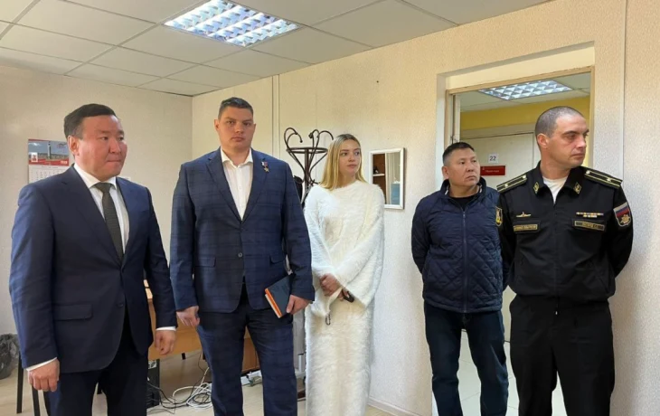 Центр поддержки семей участников СВО в Якутске посетили Герой России Николай Соболев и капитан подводной лодки &laquo;Якутск&raquo; Сергей Писарев