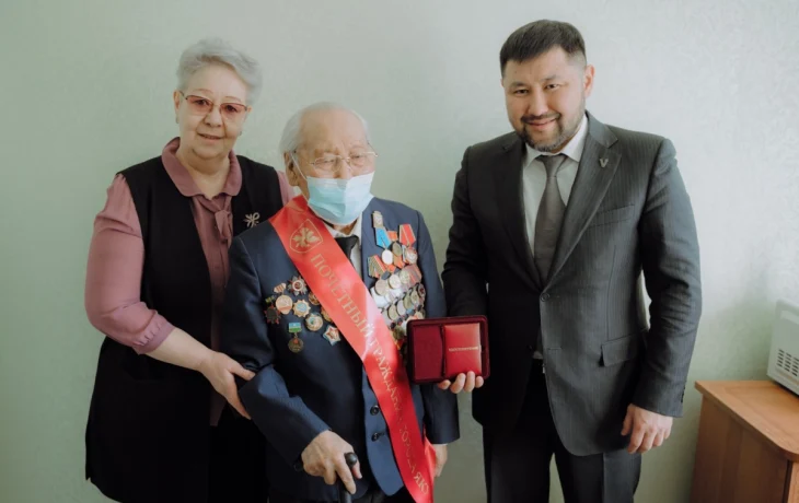 Участникам Великой Отечественной войны Алексею Березкину и Семену Колтовскому вручили высшие награды города Якутска