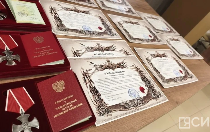 В Якутске семьи погибших солдат получили награды бойцов