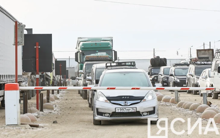Паромные переправы в Якутии возобновили работу после улучшения видимости