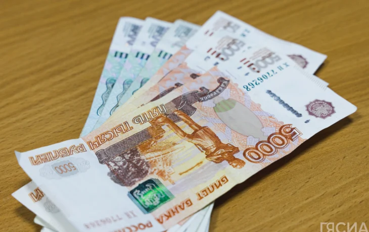 Росстат назвал сферы, где россияне в среднем получают свыше 200 тыс. рублей