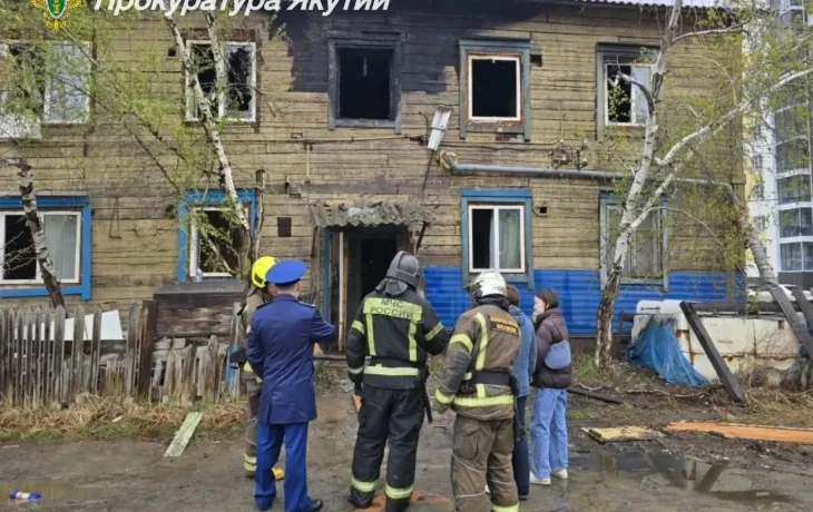 Мужчина погиб при пожаре в двухэтажном доме в Якутске