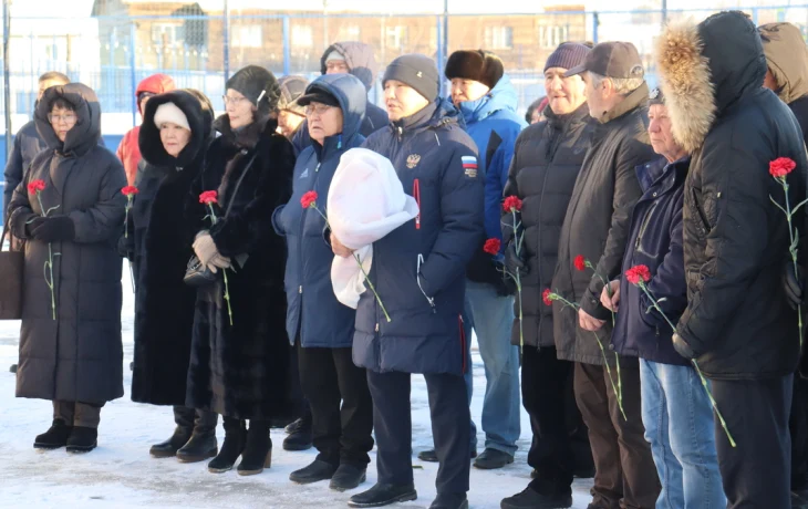 В преддверии турнира Дмитрия Коркина в Якутске возложили цветы к его памятнику