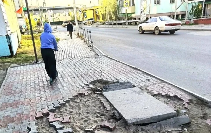 Читатели &laquo;ЯИ&raquo; возмущены состоянием тротуара по Можайского