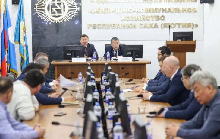 Более 366 тысяч тонн топлива доставили в районы Якутии по автозимникам