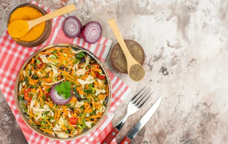 Гениальный салат &laquo;Хе&raquo; из&nbsp;трёх продуктов&nbsp;&mdash; простая азиатская закуска на&nbsp;любой случай: рецепт нежного мясного салата