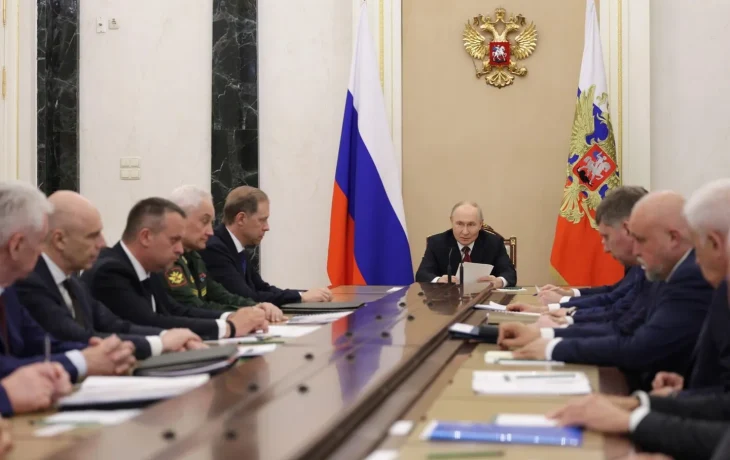 Владимир Путин поручил обеспечить стабильные поставки топлива предприятиям агропромышленного комплекса