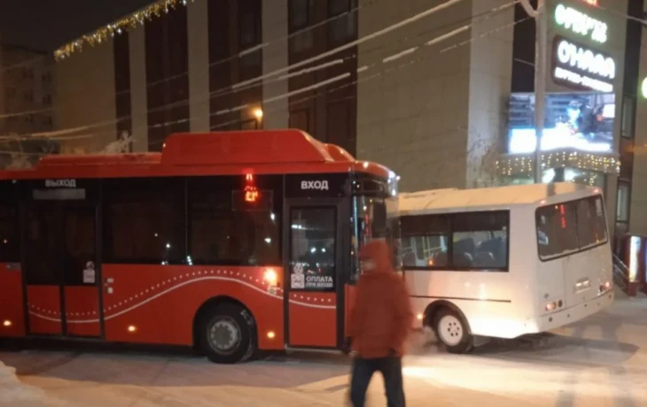 В Якутске произошло ДТП с участием двух автобусов