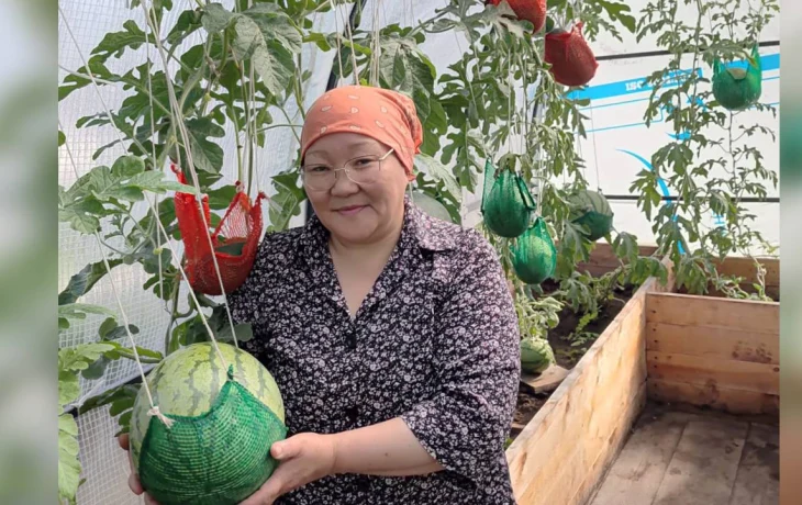 Жительница Среднеколымского района вырастила арбузы, дыни и клубнику