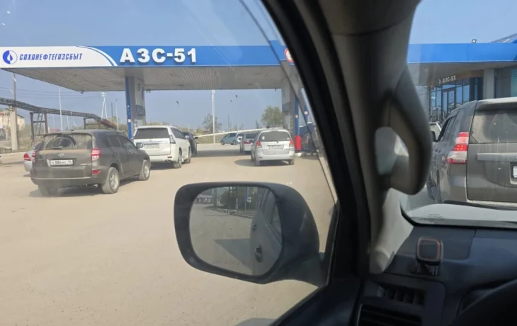 Очереди на АЗС в Якутске &laquo;по 4-5 машин&raquo;