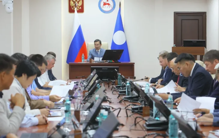 Айсен Николаев провел заседание комиссии по противодействию коррупции в Якутии