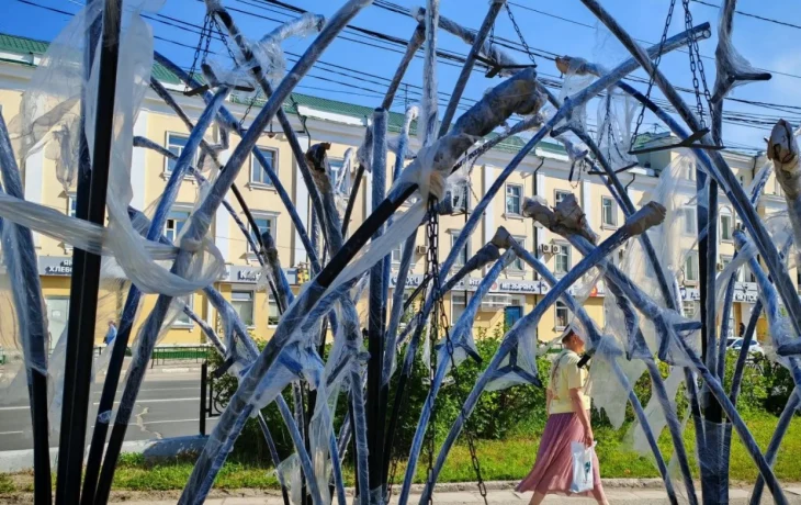 Фотофакт: В Якутске устанавливают цветочные фонтаны