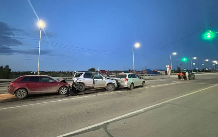 В Якутске произошла авария с участием четырех автомашин