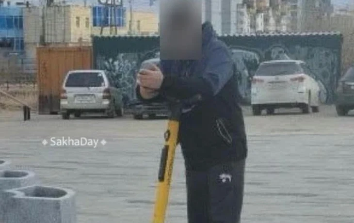 В Якутске два парня уговаривали детей выйти на тонкий лед
