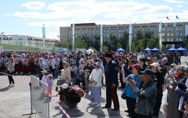 В Якутске в День России наградили волонтеров СВО и запустили конкурс с призовым фондом 3 млн рублей