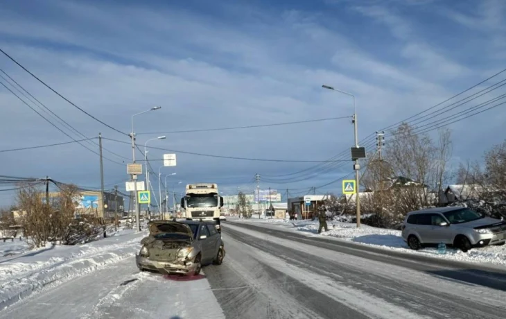 На Покровском шоссе в Якутске столкнулись три автомобиля: Пострадал 9-летний пассажир