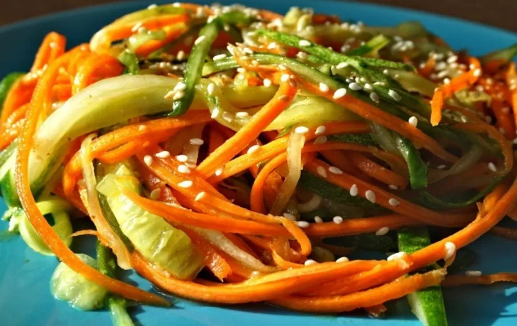 Мясо подождёт: салат к шашлыку из простых овощей, который съедают первым