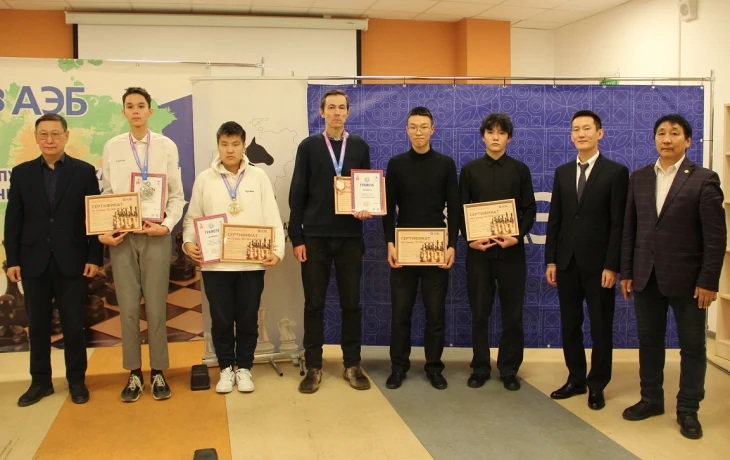 Школьник Альберт Постников стал чемпионом Якутии по шахматам