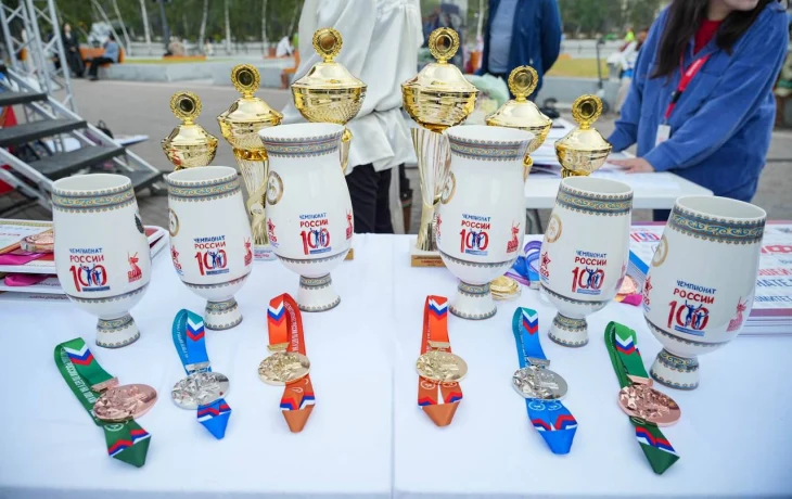 Компания &laquo;Камелек&raquo; изготовила сувениры для чемпионата России по бегу на 100 км