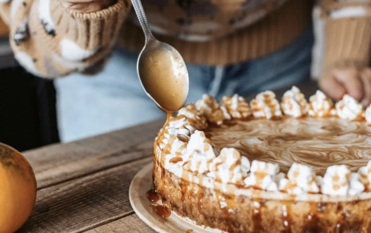 Вкусно и без духовки &mdash; очень классный десерт-пятиминутка, торт &laquo;Выручайка&raquo;, полностью оправдывающий свое название