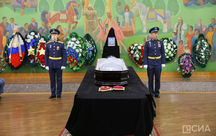 В Верхневилюйском районе похоронили Героя России Алексея Петрова