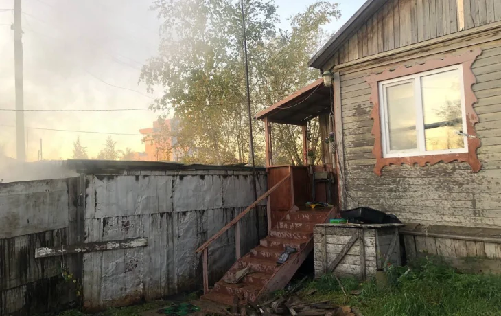 В Якутии полицейские спасли пожилую семью от пожара