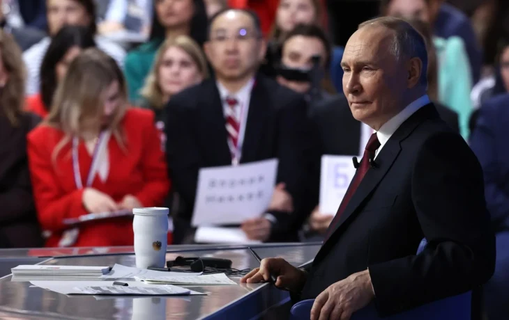 Владимир Путин: &laquo;В стране выстроена стройная система поддержки материнства, детства&raquo;