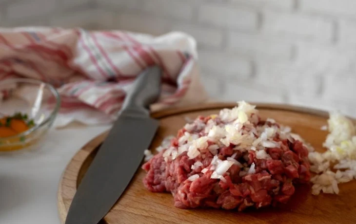 Ужин за полчаса: фарш и сыр творят чудеса &mdash; вкуснейшее блюдо на любой случай