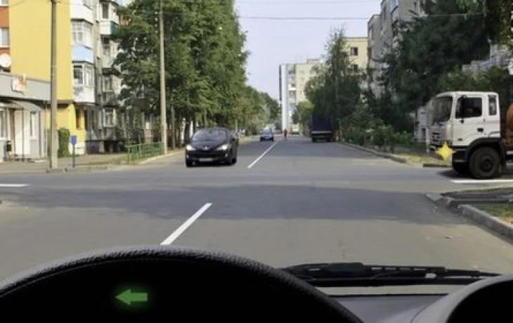На главной, но не главный &mdash; разворот быстро возвращает водителя к реальности: потому и 43% ошибок на экзамене по ПДД