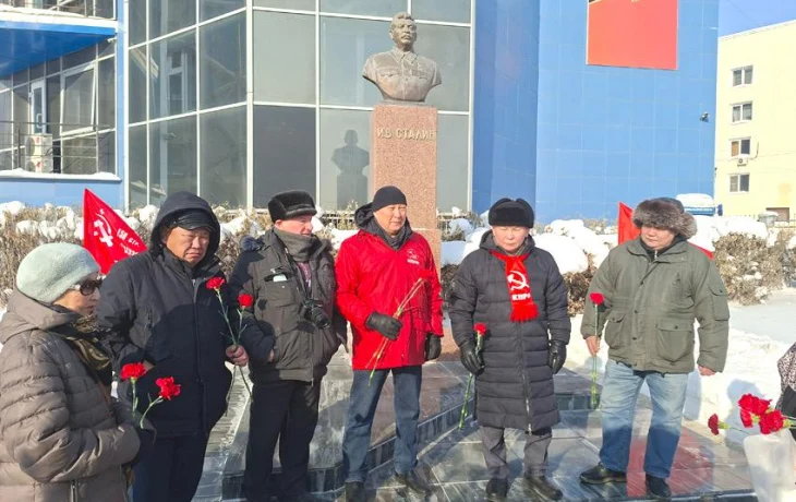 Коммунисты Якутии почтили память Иосифа Сталина