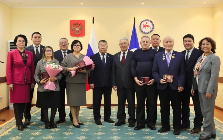 Почетные звания присвоили девяти наставникам Якутии