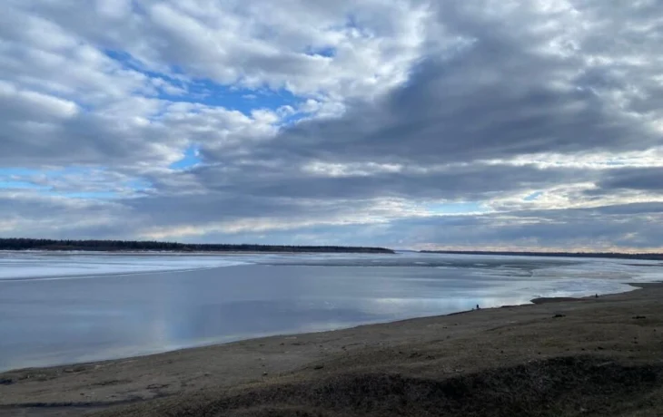 В Усть-Майском районе Якутии продолжается спад уровней воды на Алдане