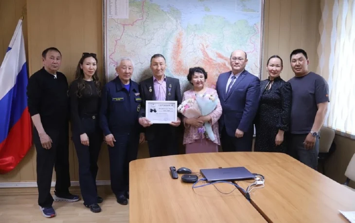 Супругов из Алдана наградили за спасение людей спустя почти девять лет