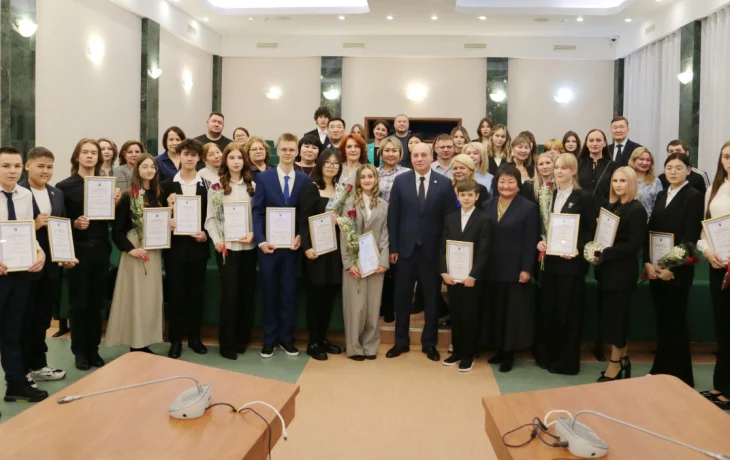 Лучшие ученики алмазного края получили премию главы Мирнинского района
